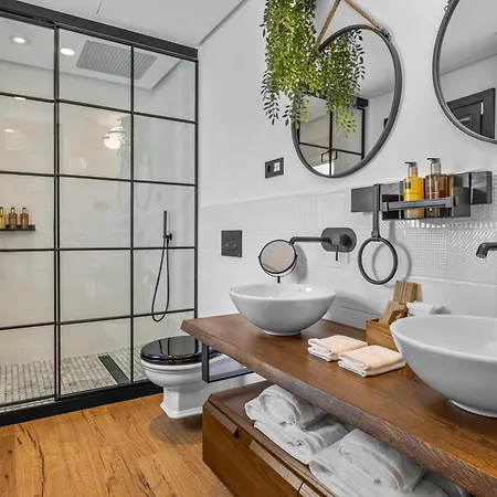 Villtak La Maison - Adults Recommended Only