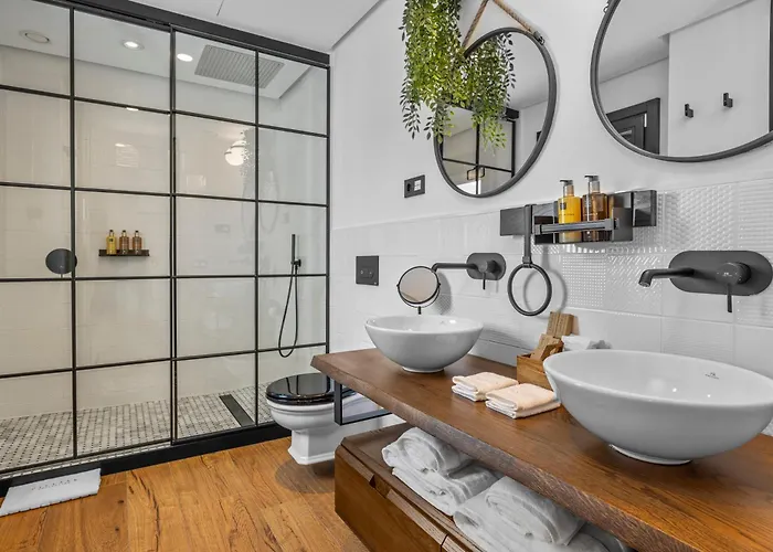 Villtak La Maison - Adults Recommended Only